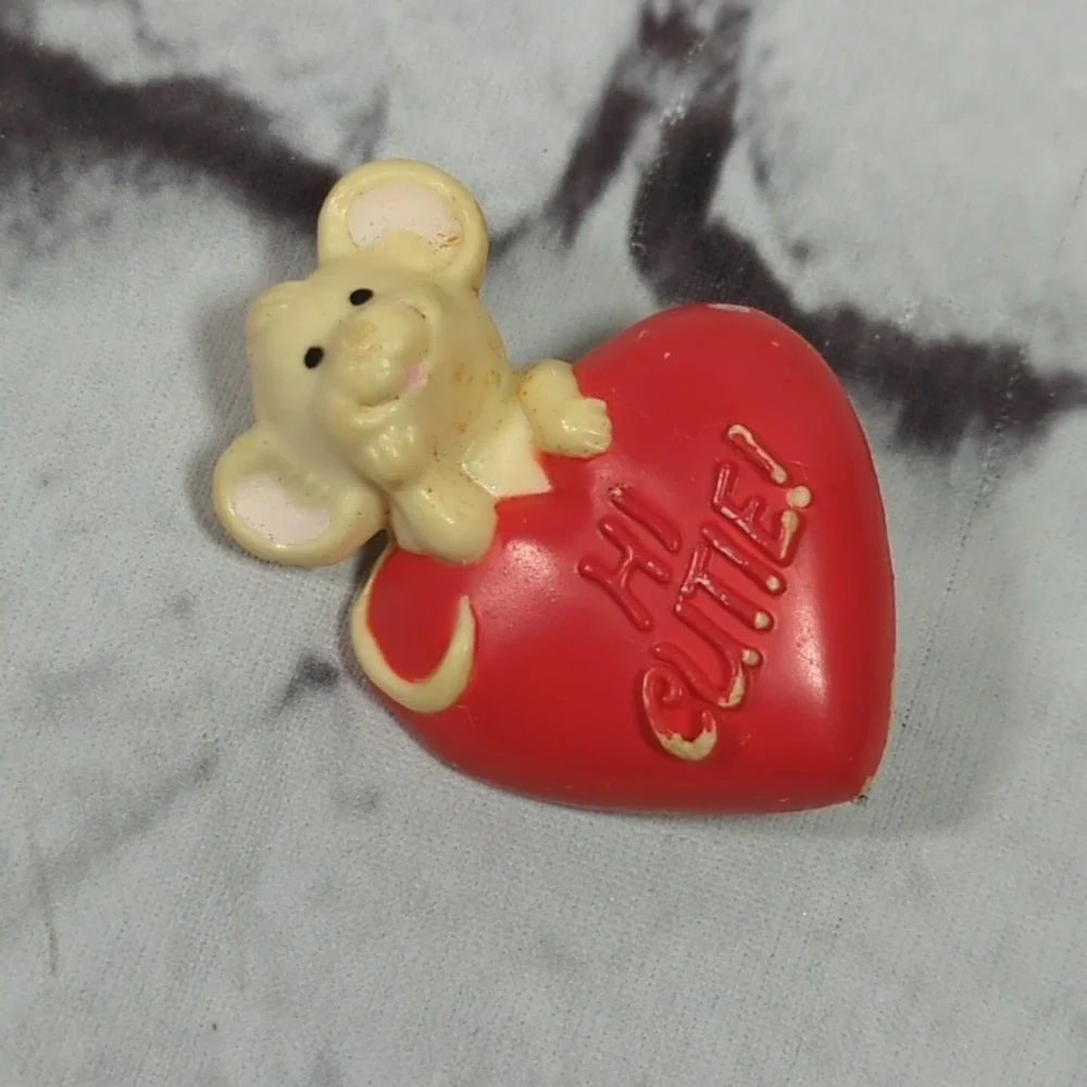 Hi Cutie Mouse on a Heart Vintage Hallmark Pin‎ Brooch